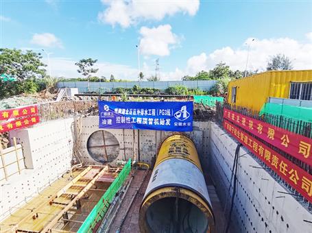 冶建第三分公司?？谑许?xiàng)目重95噸超徑頂管機(jī)精準(zhǔn)定位